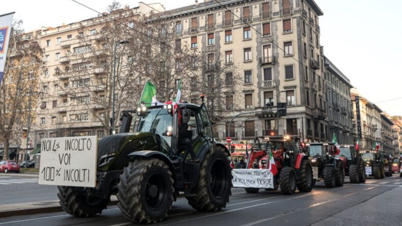 İtalya’da çiftçiler, Milano kent merkezinde protesto düzenledi